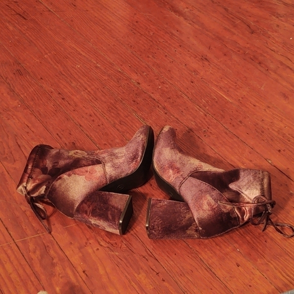 A New Day Floral Velvet Brown Boots Sz 6 - Picture 5 of 8